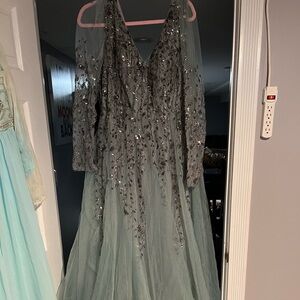 Evening gown size 16 Mac duggal dress long sleeve longg gown